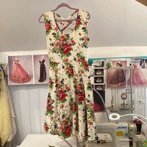Ivory floral Effie’s Heart dress size XL
